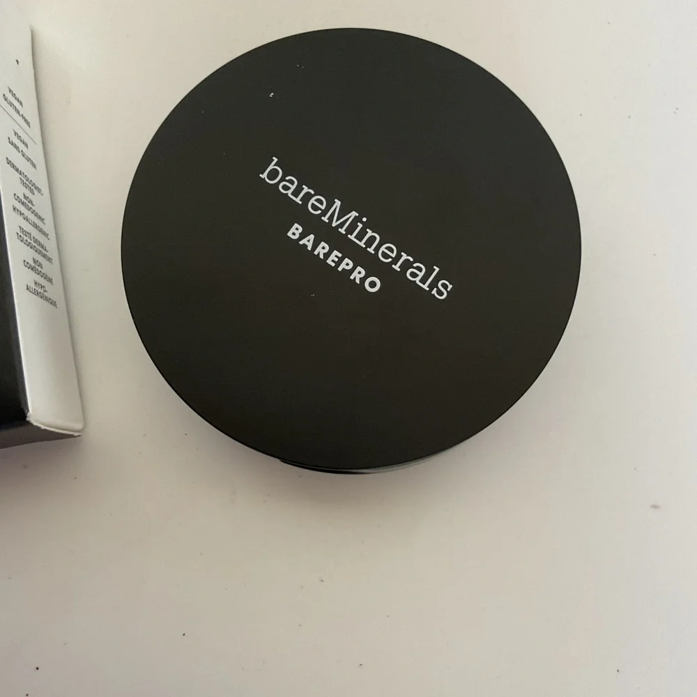 Bare Minerals NWT Medium Neutral 35 Barepro 24 Hour Skin Perfecting Makeup